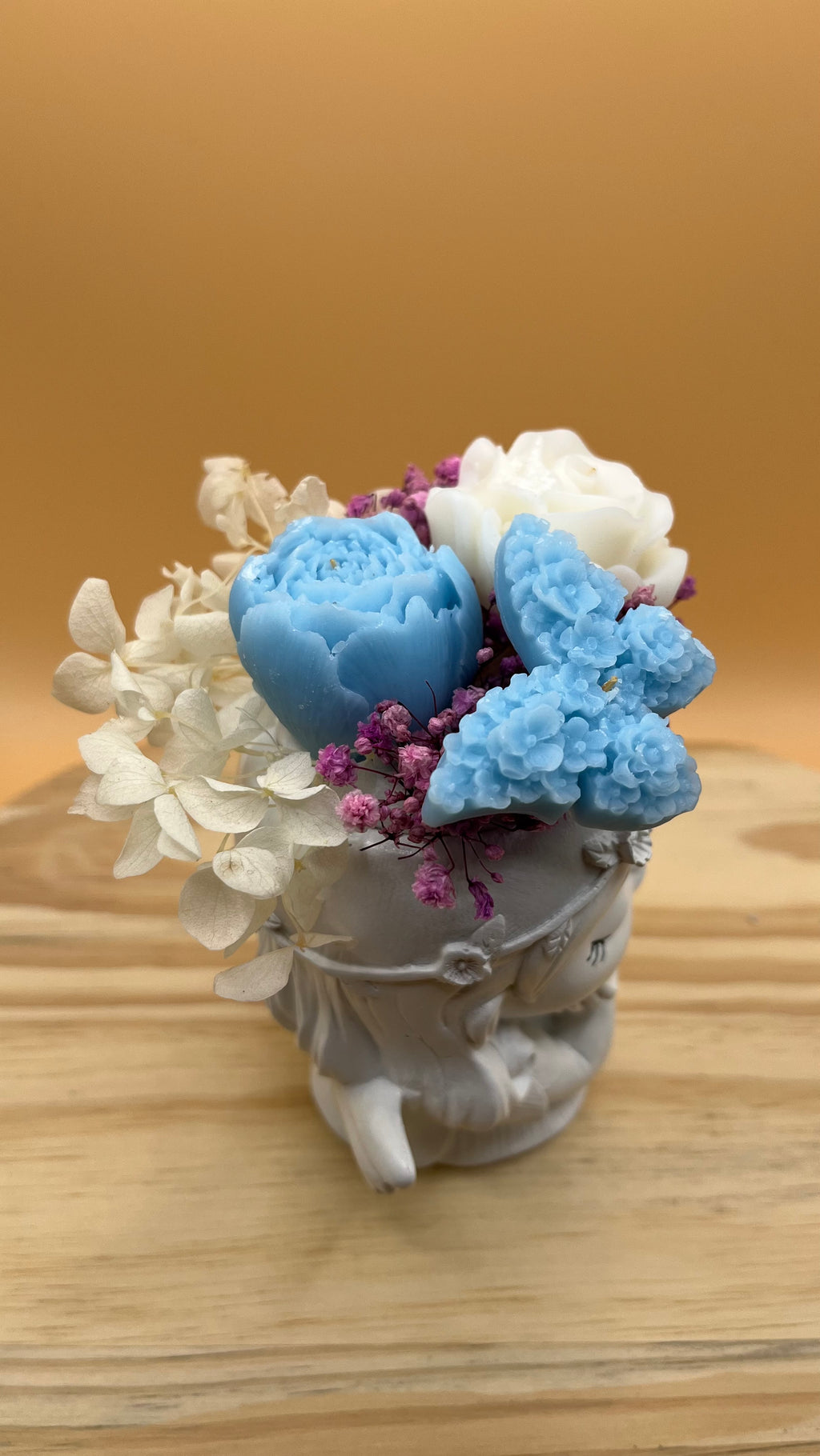 Bouquet de fleurs cirées fillette