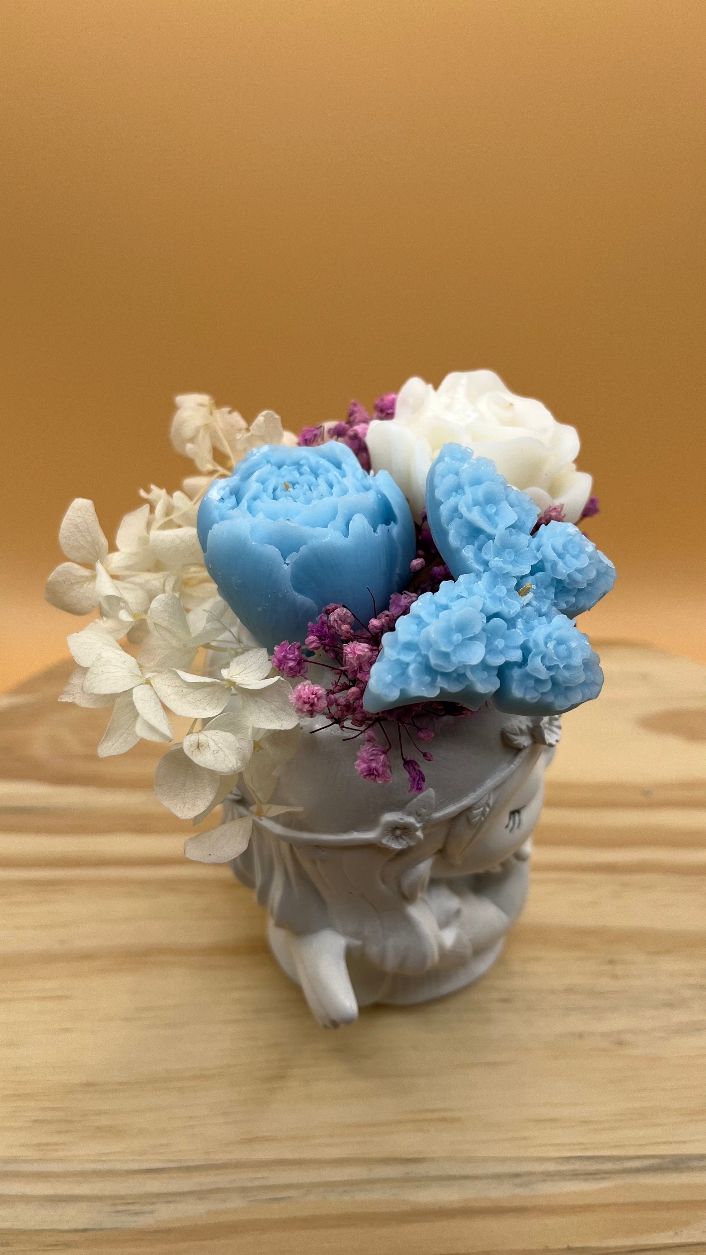 Bouquet de fleurs cirées fillette